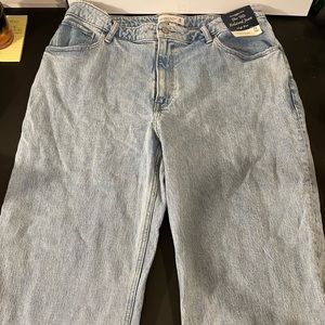 Abercrombie & Fitch Curve-Love The 90s Relaxed High Rise Jeans 33/16s